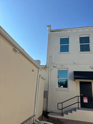 Seamless aluminum gutter install in Wesley Chapel, FL — Jul 2025