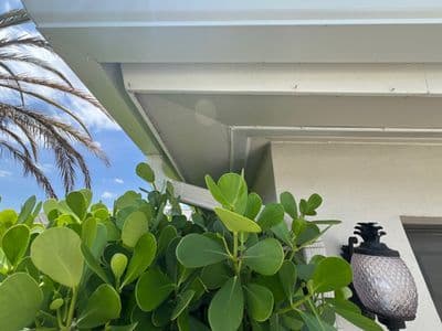 Seamless aluminum gutter install in St Petersburg, FL — Apr 2026