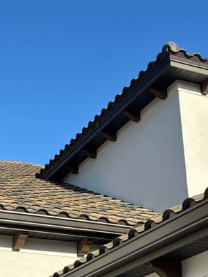Seamless aluminum gutter install in Wesley Chapel, FL — Oct 2025