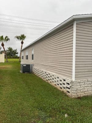 Seamless aluminum gutter install in Lakeland, FL — Apr 2025