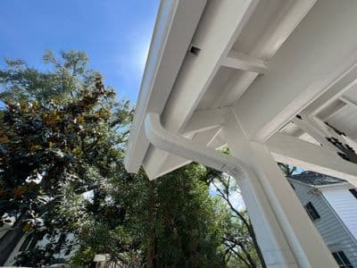 Seamless aluminum gutter install in Tampa, FL — May 2026