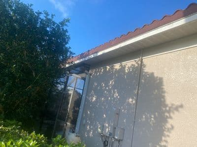Seamless aluminum gutter install in Bradenton, FL — Dec 2025