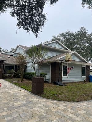 Seamless aluminum gutter install in Brandon, FL — Dec 2025
